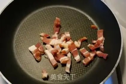 Make Bacon egg and white noodles step 2