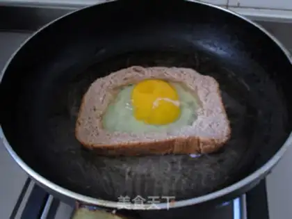 Make Chocolate toast and eggs step 4