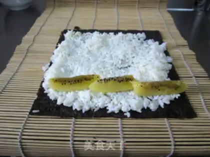 Make Sushi from the golden fruit step 5