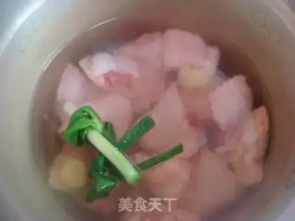 Make Dried potato chicken wings step 1