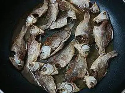 Make Pyramid fish dry step 5