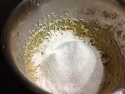 Make Cream-leaf cookies step 4