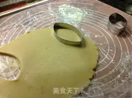 Make Cream-leaf cookies step 6