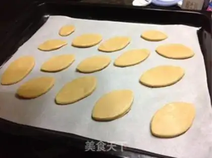 Make Cream-leaf cookies step 7