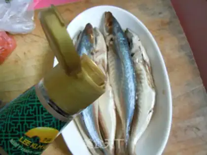 Make Garlic spicy fish step 1