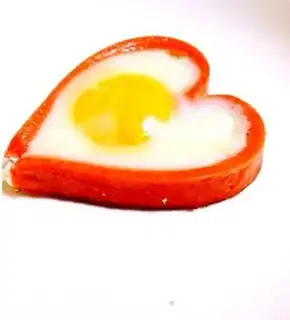 Make Heart-shaped ham fried eggs step 0
