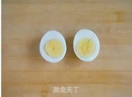 Make Egg yolk salad step 3