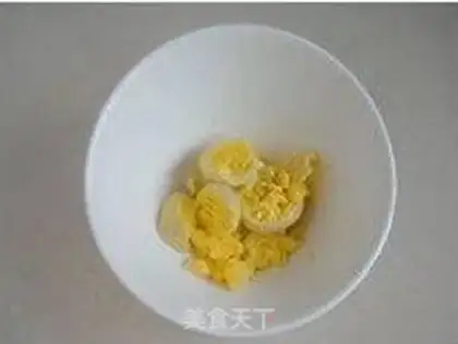 Make Egg yolk salad step 4