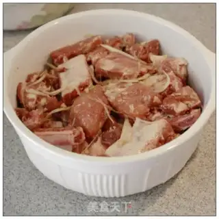 Make Sour bean horn evaporation ribs step 5
