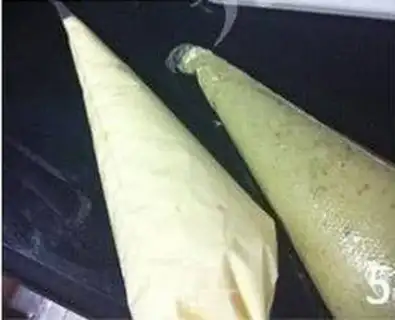 Make A salad pine roll step 4