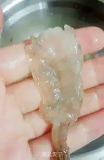 Make The salad opens the back shrimp step 2