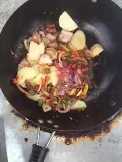 Make A pot and a potato chip step 4