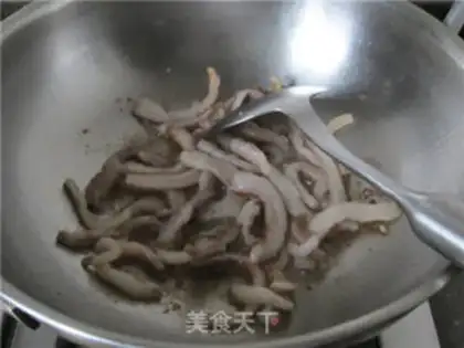 Make A dry pot of tea and mushrooms step 3