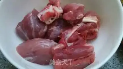 Make Blue radish and rice pork soup step 1