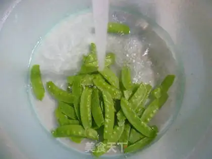 Make Dutch bean fried eggs step 1