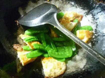 Make Dutch bean fried eggs step 4