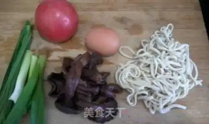 Make Tomato eggs, mushrooms, noodles step 0