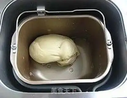 Make Sausage salad bread step 4