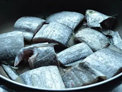 Make Burning fish onions step 4
