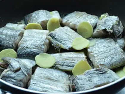 Make Burning fish onions step 5