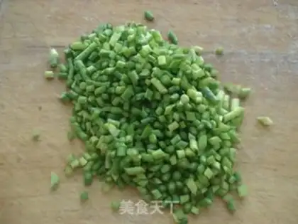 Make Garlic fried eggs step 1