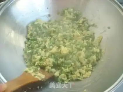 Make Garlic fried eggs step 5