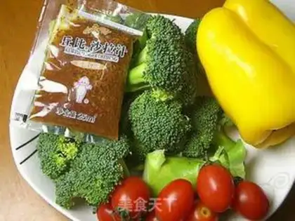 Make Christmas tree salad step 0