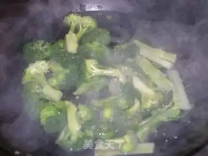 Make Christmas tree salad step 1
