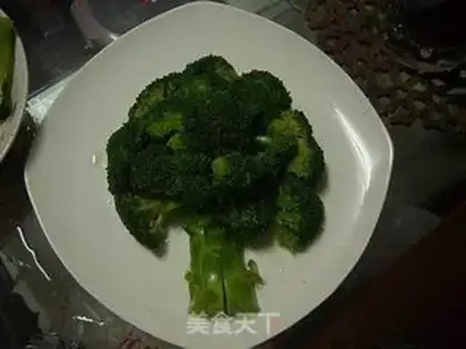 Make Christmas tree salad step 3