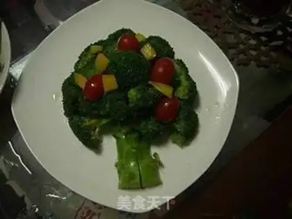 Make Christmas tree salad step 4