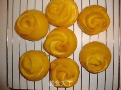 Make Pumpkin rose roll step 8