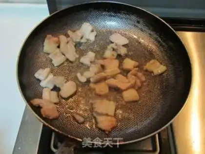 Make A dry pot of tea and mushrooms step 3