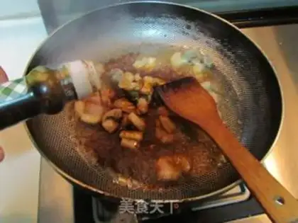 Make A dry pot of tea and mushrooms step 4