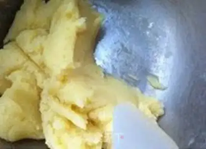 Make Strawberry cream puff step 2