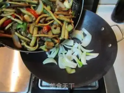 Make A dry pot of tea and mushrooms step 10