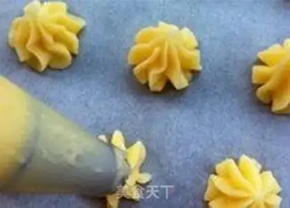 Make Strawberry cream puff step 5