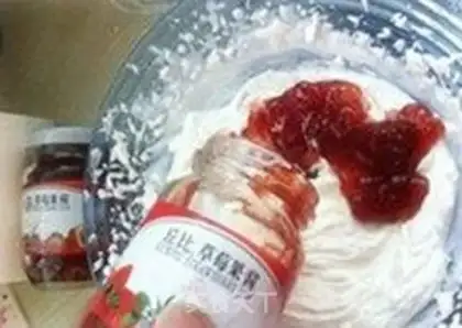 Make Strawberry cream puff step 9