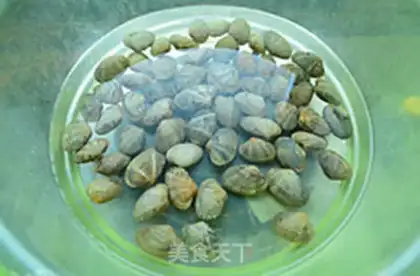 Make Spicy clams step 1