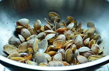 Make Spicy clams step 5