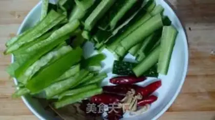 Make cucumber pickles step 1