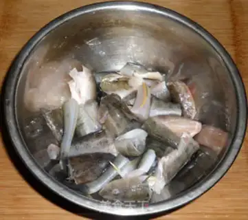 Make Scrambled pepperfish step 1