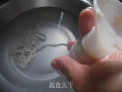 Make Homemade Harbin garlic sausage step 7