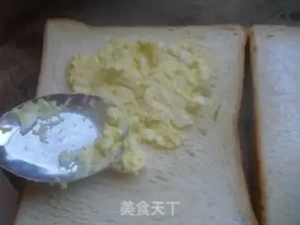 Make Egg sandwich step 4