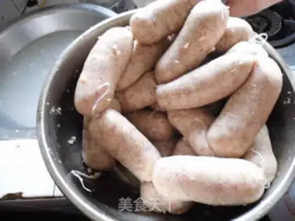 Make Homemade Harbin garlic sausage step 8