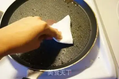 Make Bacon egg juice stick toast step 3