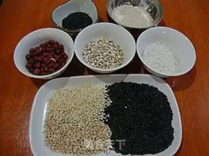Make Black rice is a rare meal step 0