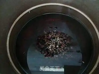 Make Black rice is a rare meal step 1