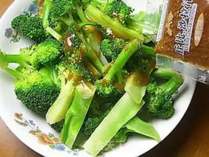 Make Christmas tree salad step 3