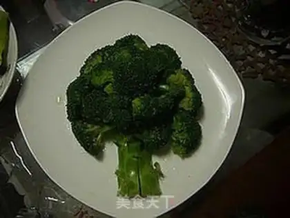Make Christmas tree salad step 4
