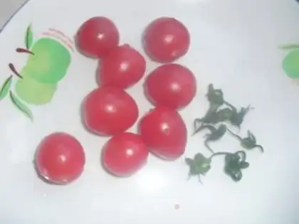 Make Christmas tree salad step 1